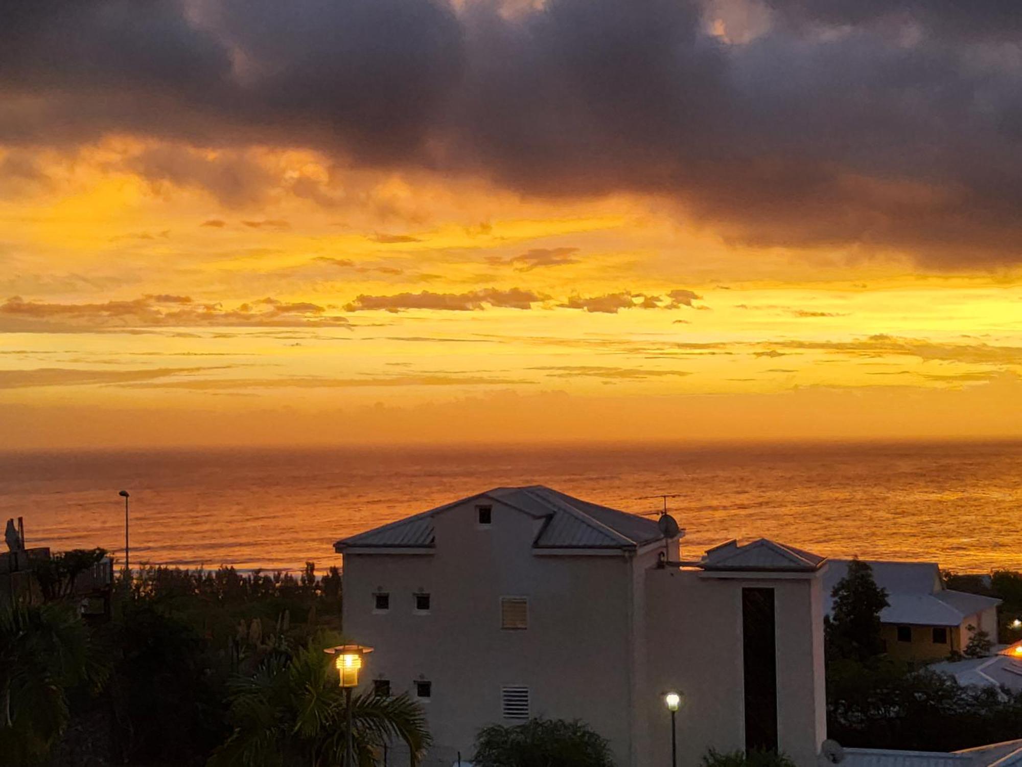 Ferienwohnung Beau T3 Litchi Vue Ocean Piscine Saint-Gilles-les-Bains Exterior foto